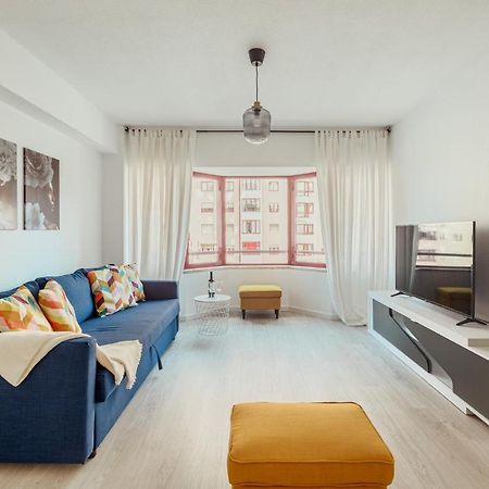 Elegant 3 Bedroom Apt - City Centre - Garage - Metro リスボン エクステリア 写真