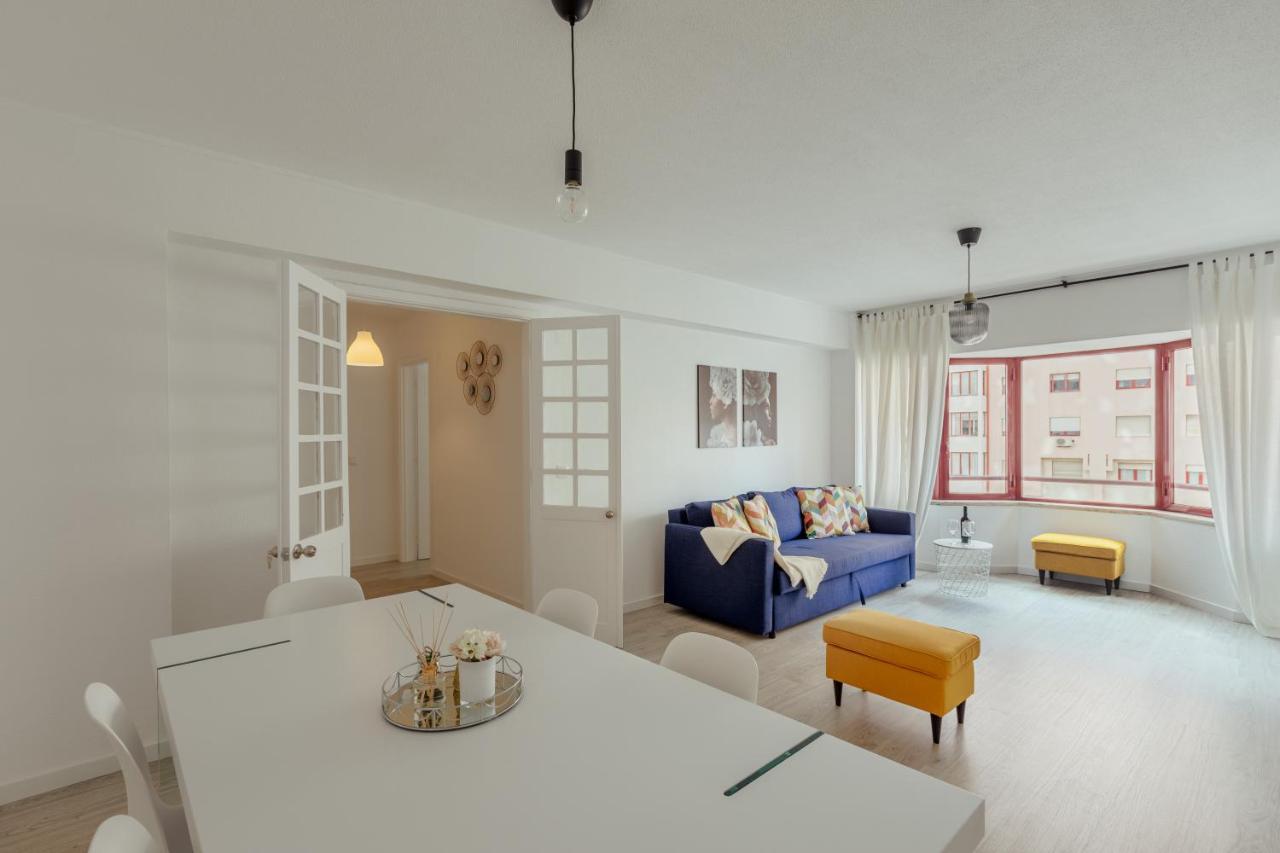 Elegant 3 Bedroom Apt - City Centre - Garage - Metro リスボン エクステリア 写真