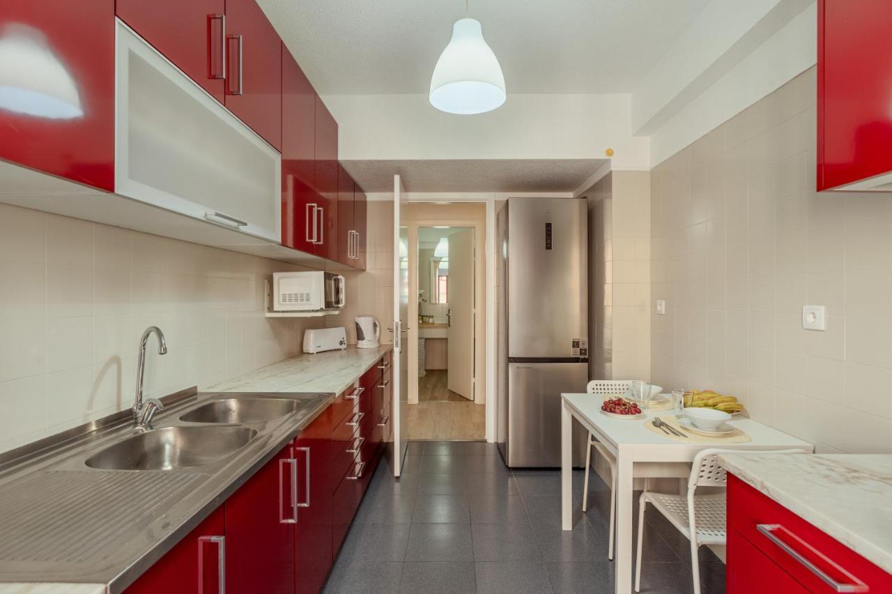 Elegant 3 Bedroom Apt - City Centre - Garage - Metro リスボン エクステリア 写真